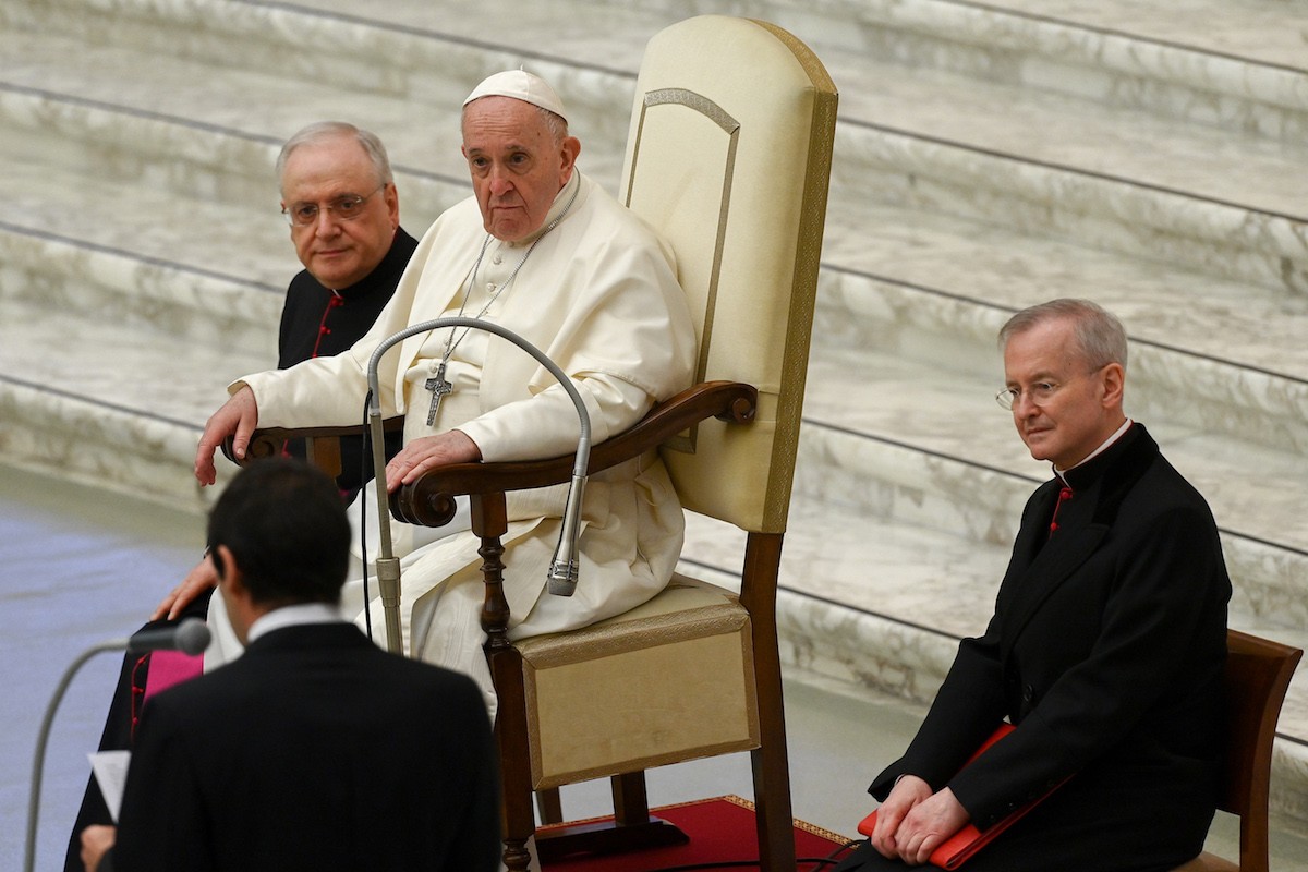 Simplicity, humanity of Christmas can be an antidote to pessimism, pope