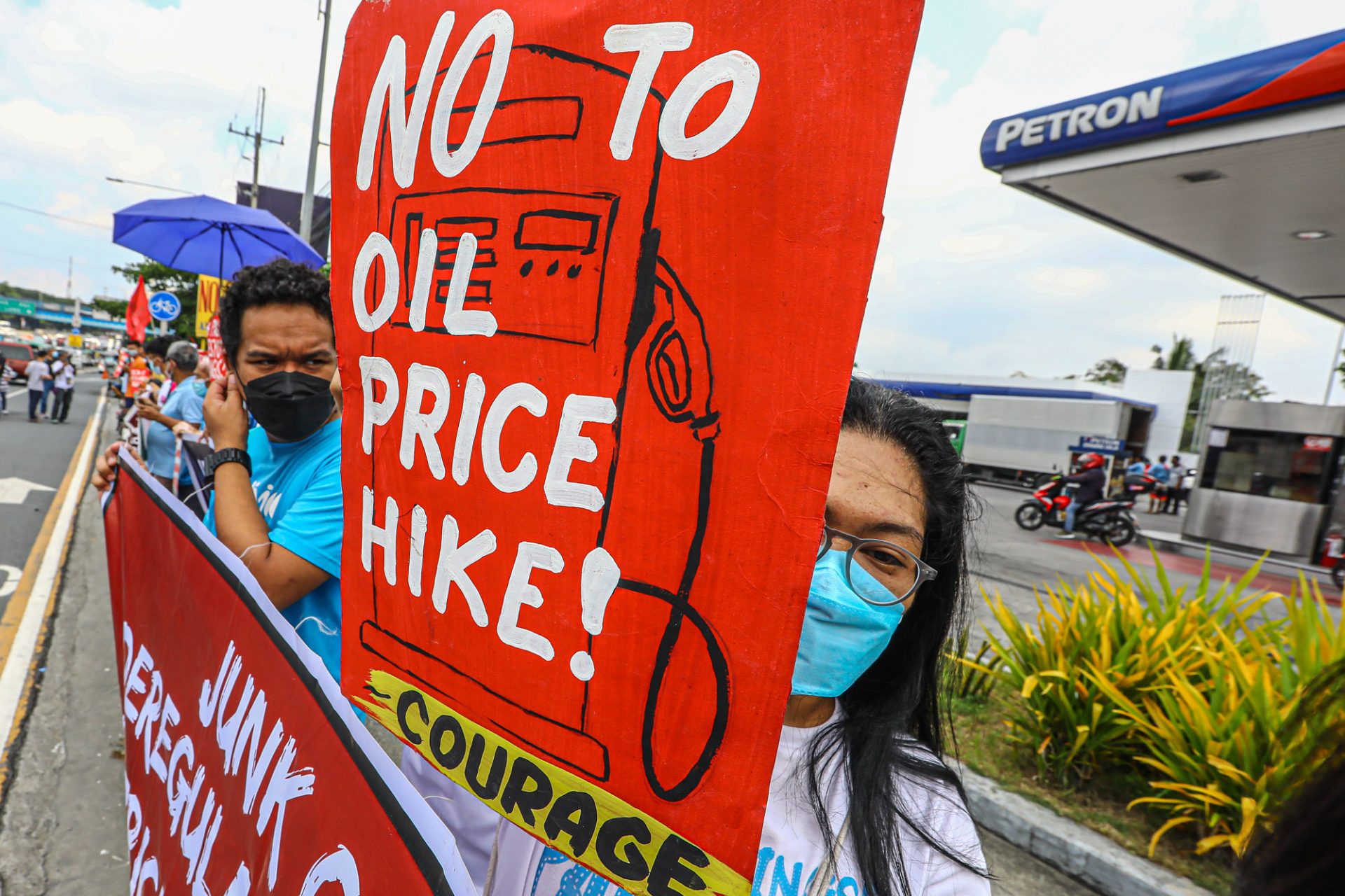 Photos Manila s Urban Poor Workers Protest Series Of Oil Price Hikes 