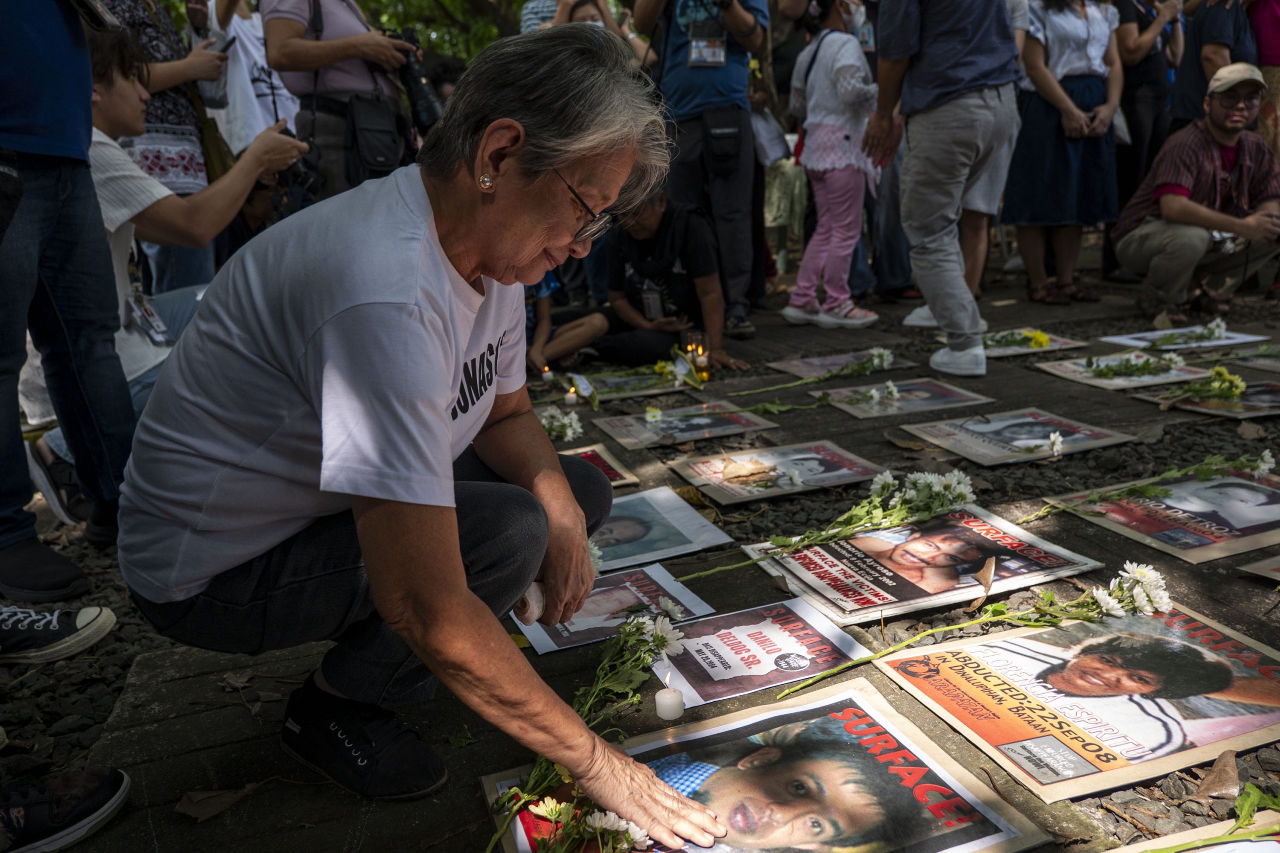 PHOTOS With no tombs to visit, families of Desaparecidos gather on All